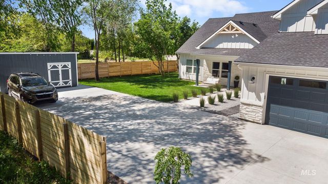 1697 S Vinnell, Boise, ID 83709