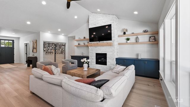 1697 S Vinnell, Boise, ID 83709