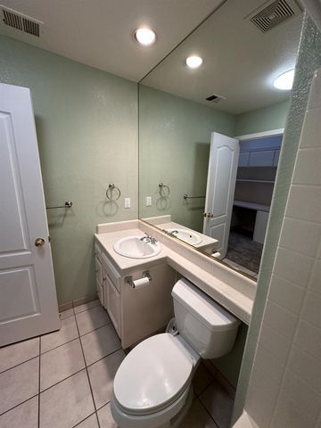 2260 E Niles Avenue, Fresno, CA 93720