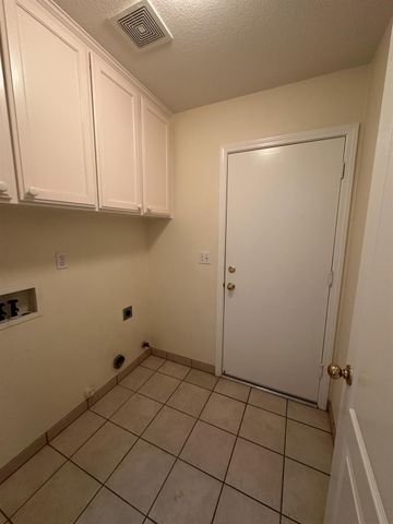 2260 E Niles Avenue, Fresno, CA 93720