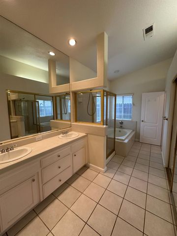 2260 E Niles Avenue, Fresno, CA 93720