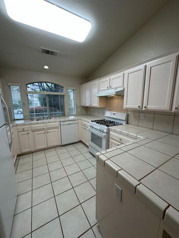 2260 E Niles Avenue, Fresno, CA 93720