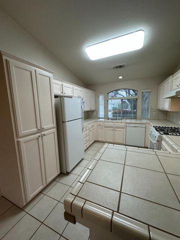 2260 E Niles Avenue, Fresno, CA 93720