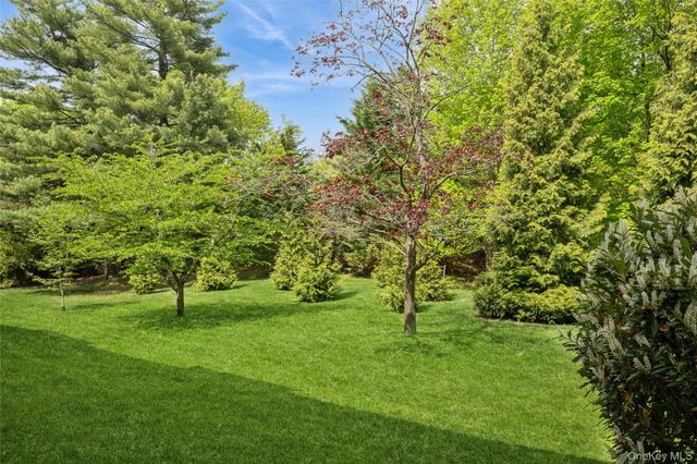 1 Kensington Gate 118, Great Neck, NY 11021
