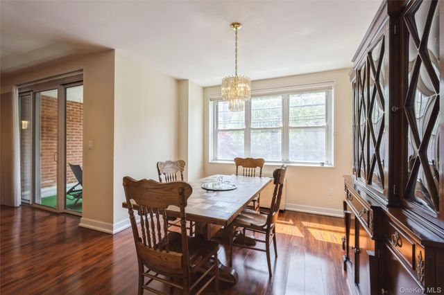 1 Kensington Gate 118, Great Neck, NY 11021