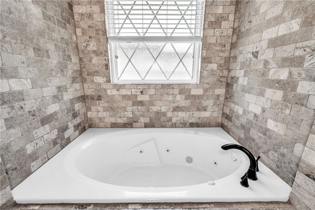 4010 NE Miner Court, Bentonville, AR 72712