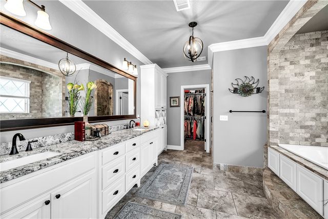4010 NE Miner Court, Bentonville, AR 72712