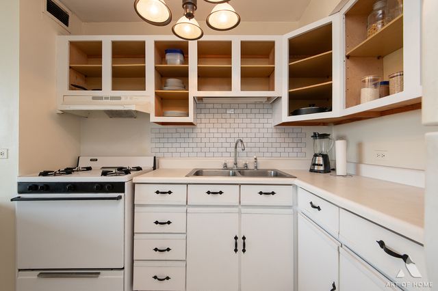 3001 S Michigan Avenue 2406, Chicago, IL 60616