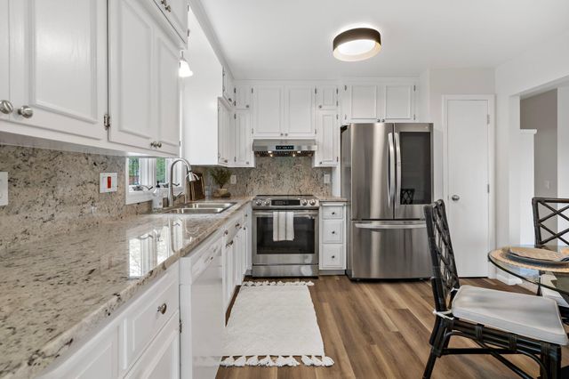 1353 Wood Duck Trail, Shakopee, MN 55379