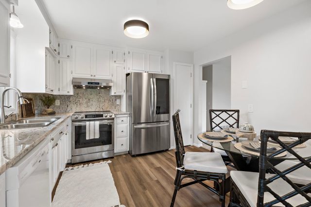 1353 Wood Duck Trail, Shakopee, MN 55379