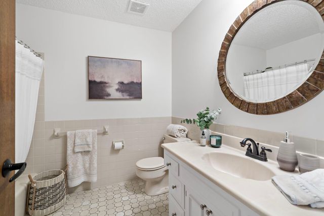 1353 Wood Duck Trail, Shakopee, MN 55379