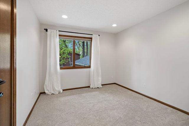 1353 Wood Duck Trail, Shakopee, MN 55379