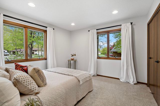 1353 Wood Duck Trail, Shakopee, MN 55379