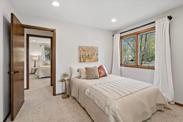 1353 Wood Duck Trail, Shakopee, MN 55379