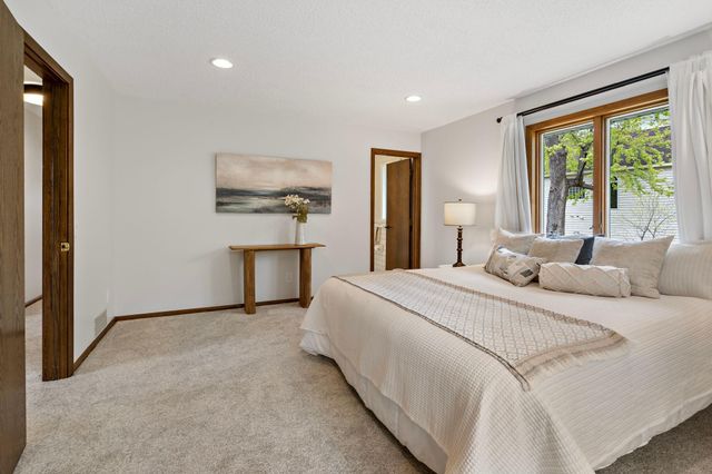 1353 Wood Duck Trail, Shakopee, MN 55379