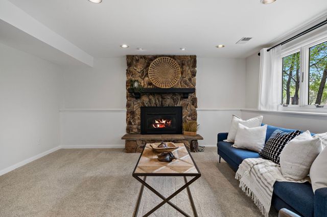 1353 Wood Duck Trail, Shakopee, MN 55379