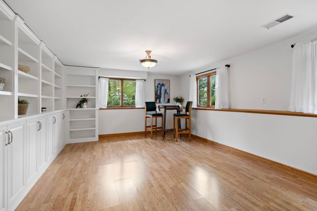 1353 Wood Duck Trail, Shakopee, MN 55379