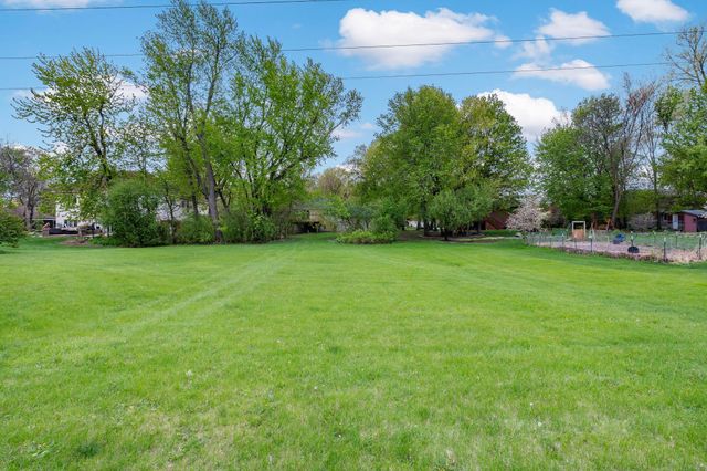 1353 Wood Duck Trail, Shakopee, MN 55379