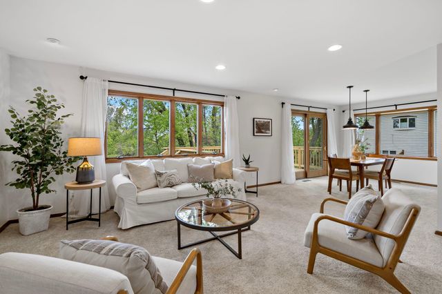 1353 Wood Duck Trail, Shakopee, MN 55379