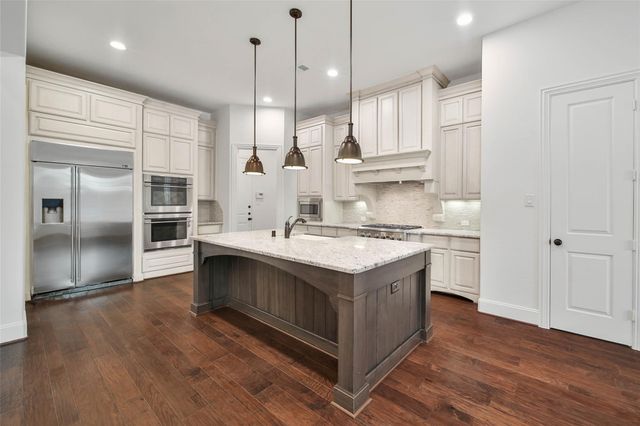 19 Brittany Rose Place, The Woodlands, TX 77375