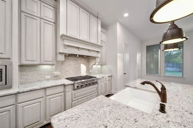 19 Brittany Rose Place, The Woodlands, TX 77375
