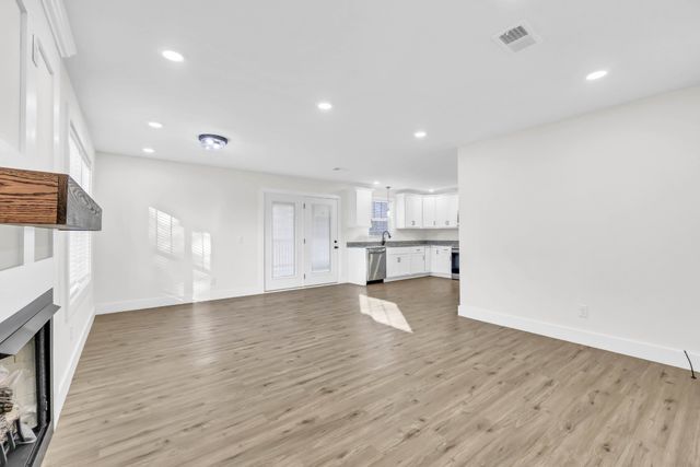 2015 Rosemary Dr, Clarksville, TN 37042