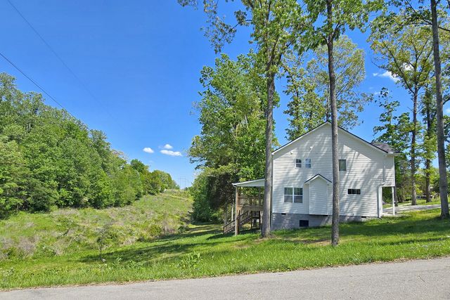 2015 Rosemary Dr, Clarksville, TN 37042