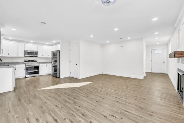 2015 Rosemary Dr, Clarksville, TN 37042