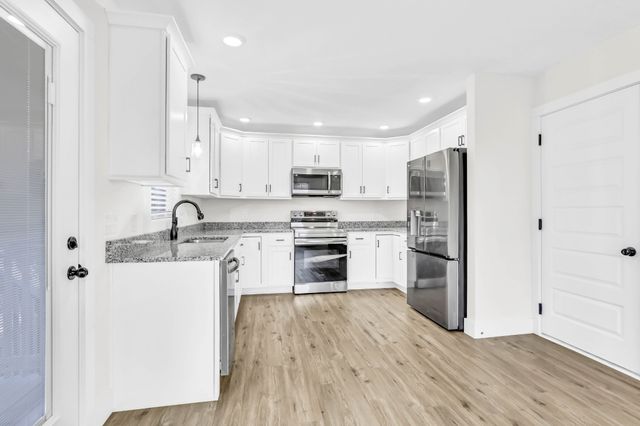 2015 Rosemary Dr, Clarksville, TN 37042