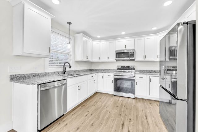 2015 Rosemary Dr, Clarksville, TN 37042