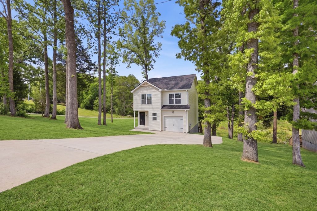 2015 Rosemary Dr, Clarksville, TN 37042