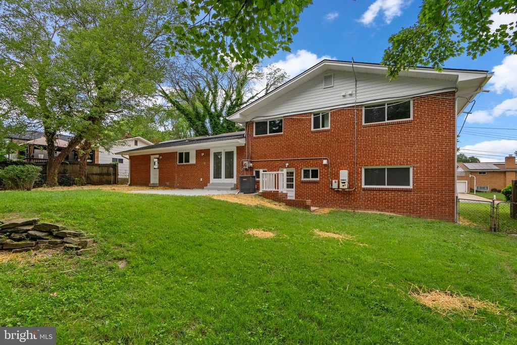5509 WINDSOR DR, Temple Hills, MD 20748
