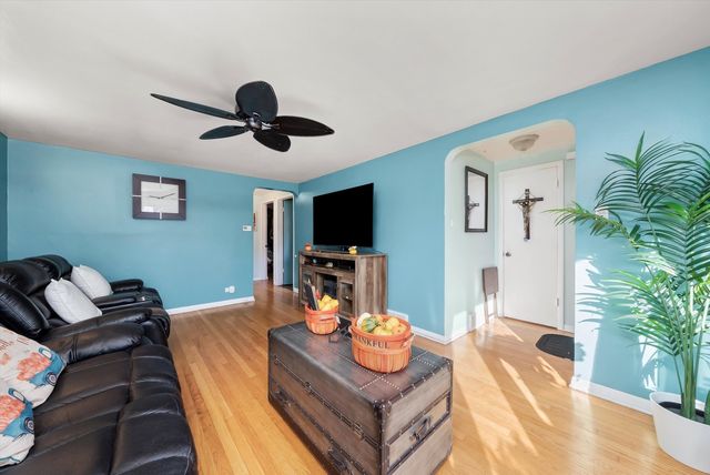 5006 S La Crosse Avenue, Chicago, IL 60638