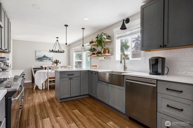 1565 SW Putnam Drive, Oak Harbor, WA 98277