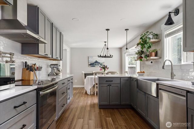 1565 SW Putnam Drive, Oak Harbor, WA 98277