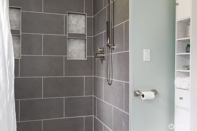 1565 SW Putnam Drive, Oak Harbor, WA 98277