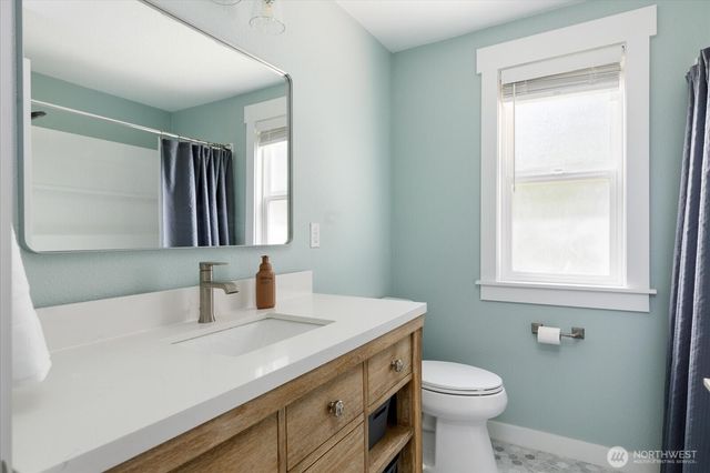 1565 SW Putnam Drive, Oak Harbor, WA 98277