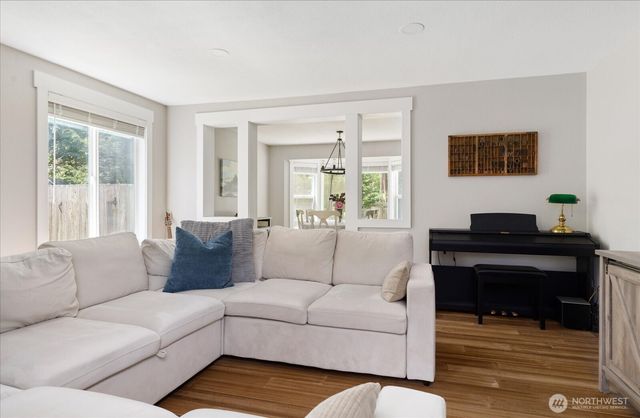 1565 SW Putnam Drive, Oak Harbor, WA 98277
