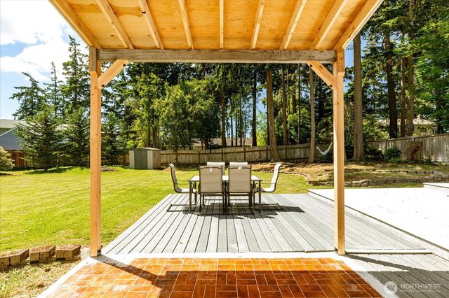 1565 SW Putnam Drive, Oak Harbor, WA 98277