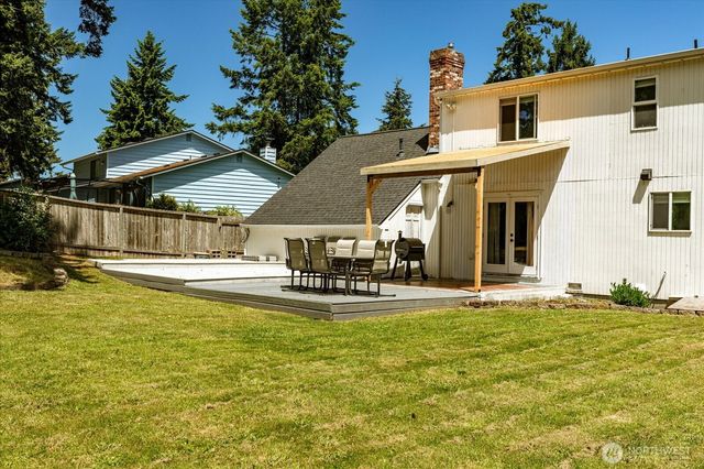 1565 SW Putnam Drive, Oak Harbor, WA 98277