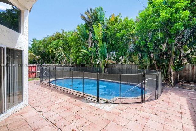 4433 NW 67th Ave, Coral Springs, FL 33067