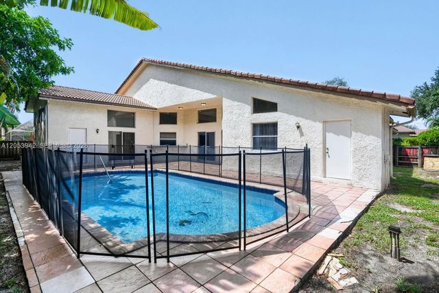 4433 NW 67th Ave, Coral Springs, FL 33067