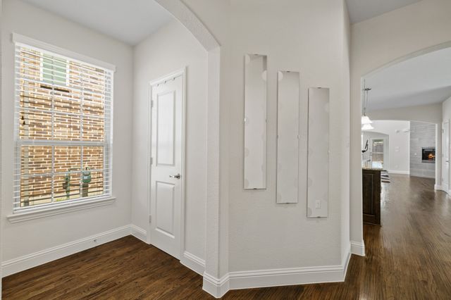 409 Palamedes Street, Lewisville, TX 75056