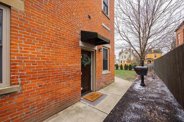 909 Gustavus Lane, B, Columbus, OH 43205