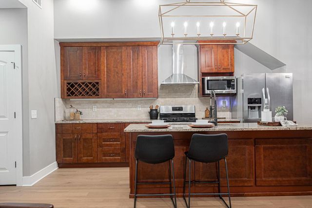 909 Gustavus Lane, B, Columbus, OH 43205