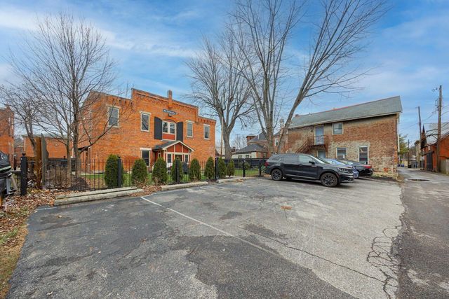 909 Gustavus Lane, B, Columbus, OH 43205