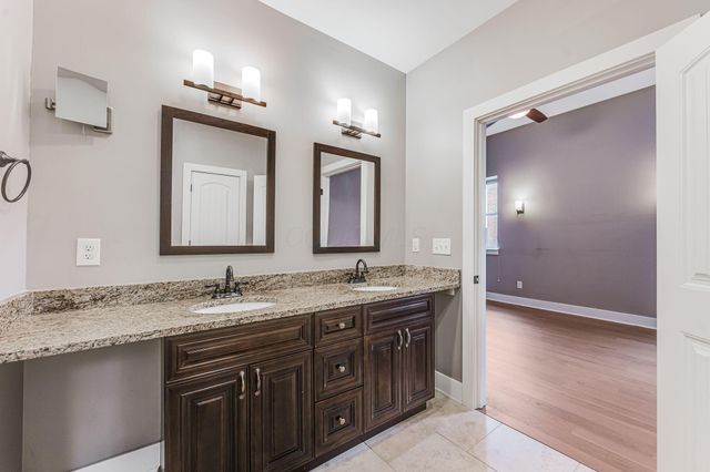 909 Gustavus Lane, B, Columbus, OH 43205