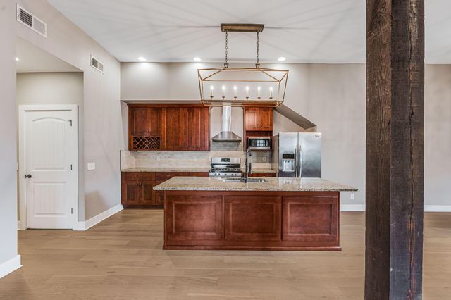 909 Gustavus Lane, B, Columbus, OH 43205