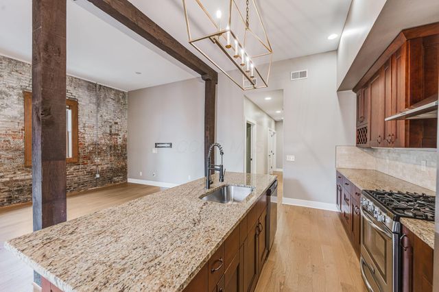 909 Gustavus Lane, B, Columbus, OH 43205