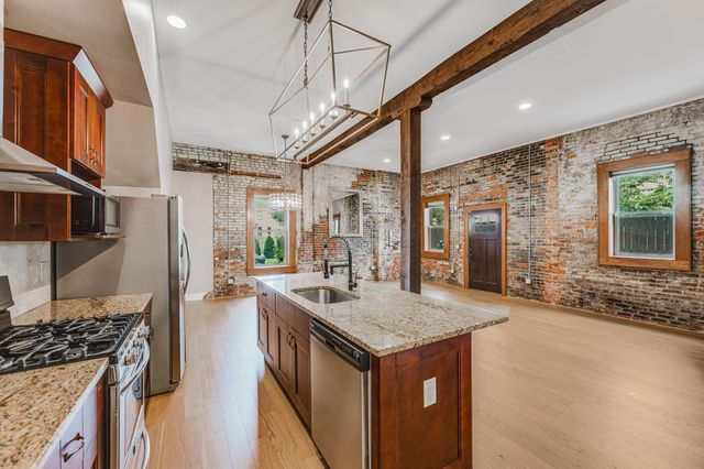 909 Gustavus Lane, B, Columbus, OH 43205